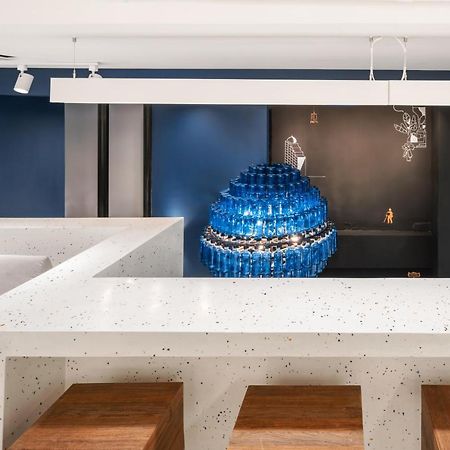 Speck Bangkok Hostel Екстериор снимка