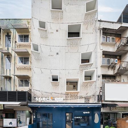 Speck Bangkok Hostel Екстериор снимка