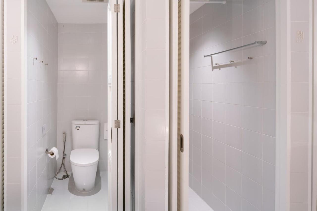 Speck Bangkok Hostel Екстериор снимка