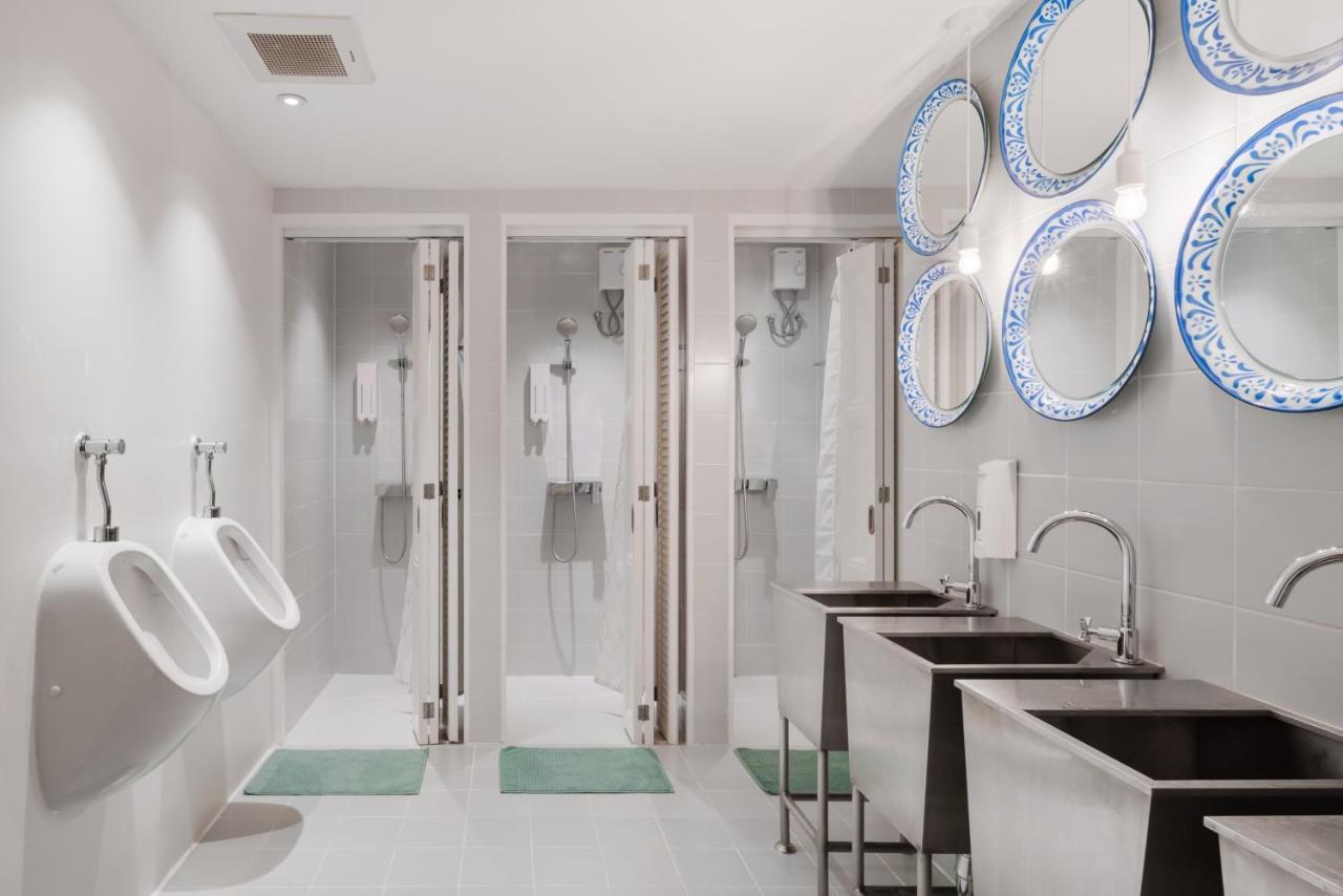 Speck Bangkok Hostel Екстериор снимка