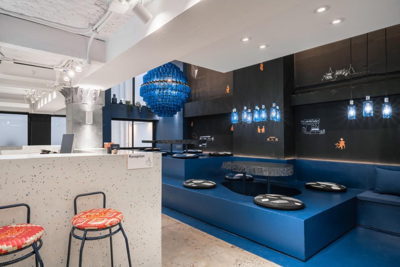 Speck Bangkok Hostel Екстериор снимка