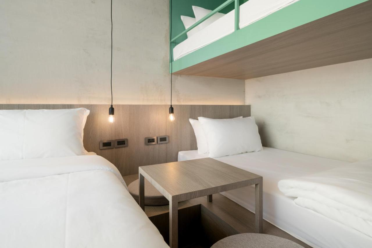 Speck Bangkok Hostel Екстериор снимка