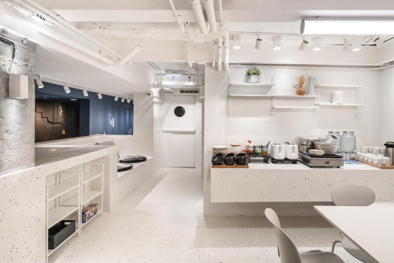 Speck Bangkok Hostel Екстериор снимка