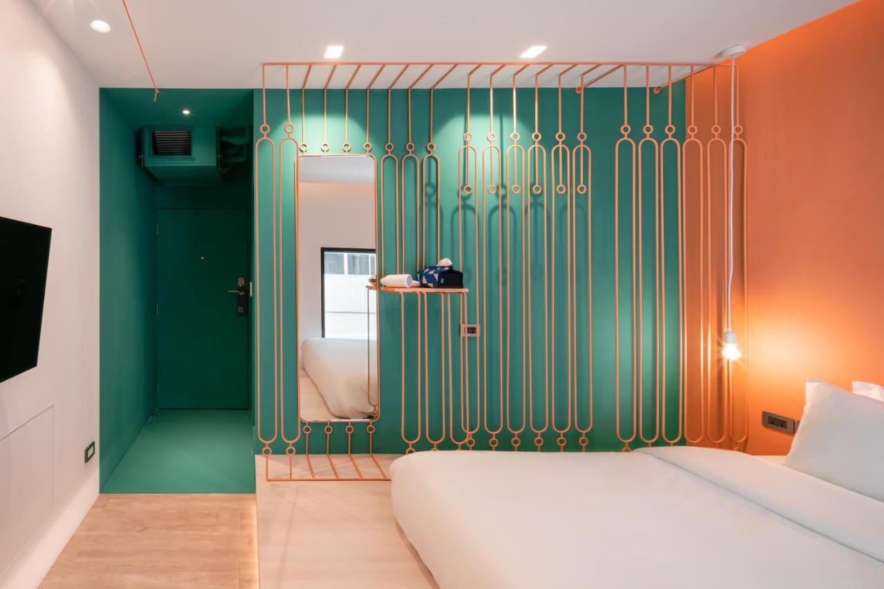 Speck Bangkok Hostel Екстериор снимка