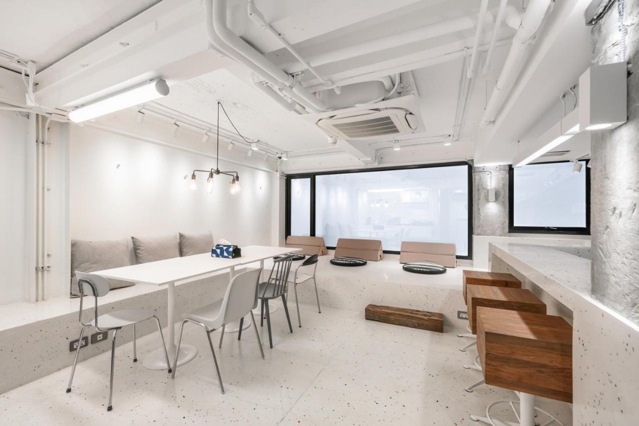 Speck Bangkok Hostel Екстериор снимка