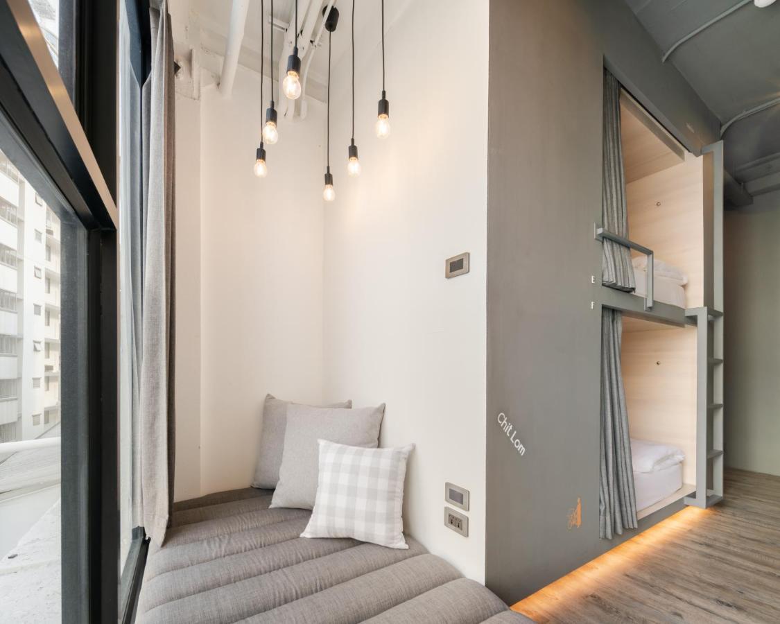 Speck Bangkok Hostel Екстериор снимка