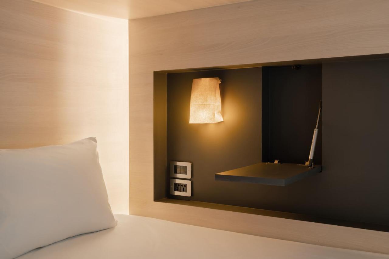 Speck Bangkok Hostel Екстериор снимка
