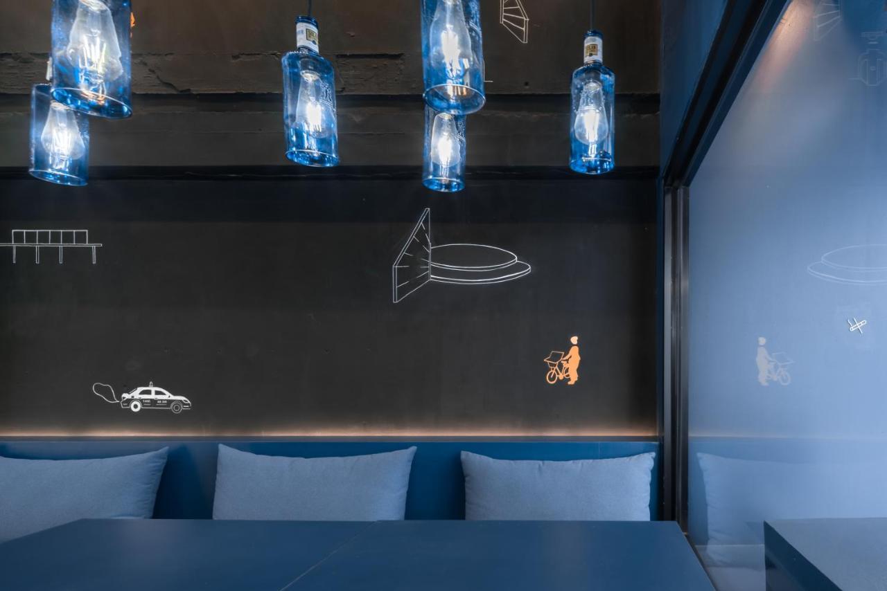 Speck Bangkok Hostel Екстериор снимка