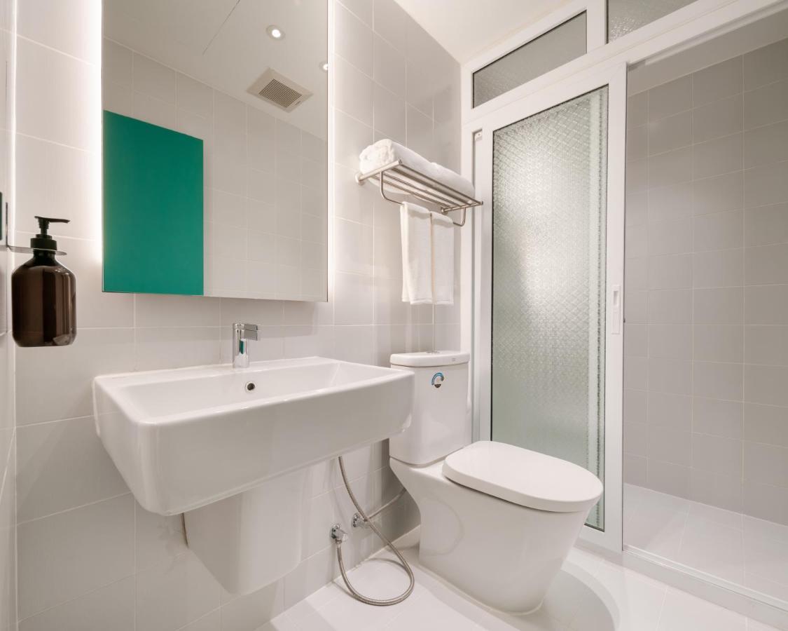 Speck Bangkok Hostel Екстериор снимка
