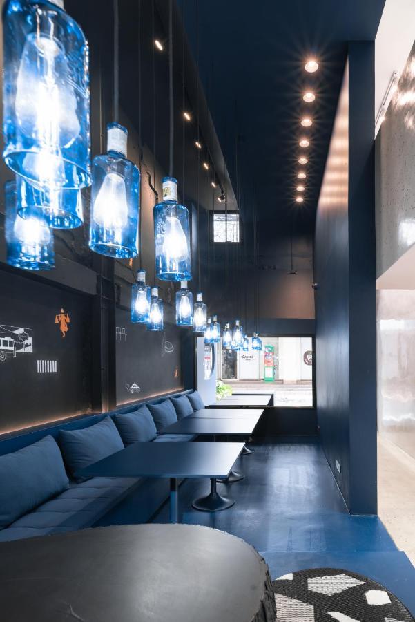 Speck Bangkok Hostel Екстериор снимка