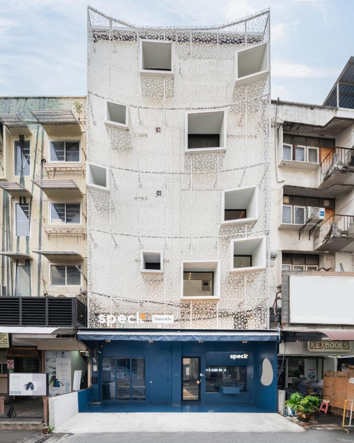 Speck Bangkok Hostel Екстериор снимка