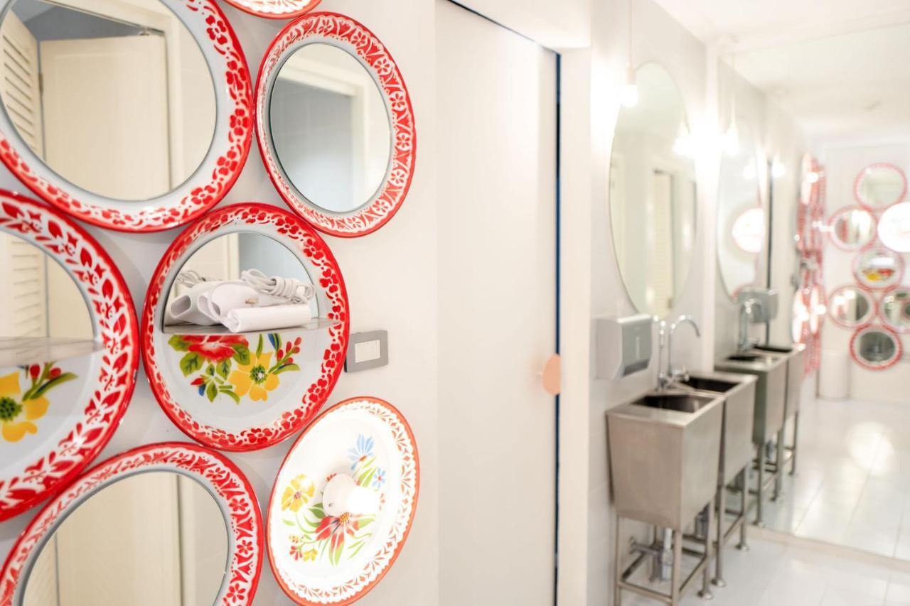 Speck Bangkok Hostel Екстериор снимка